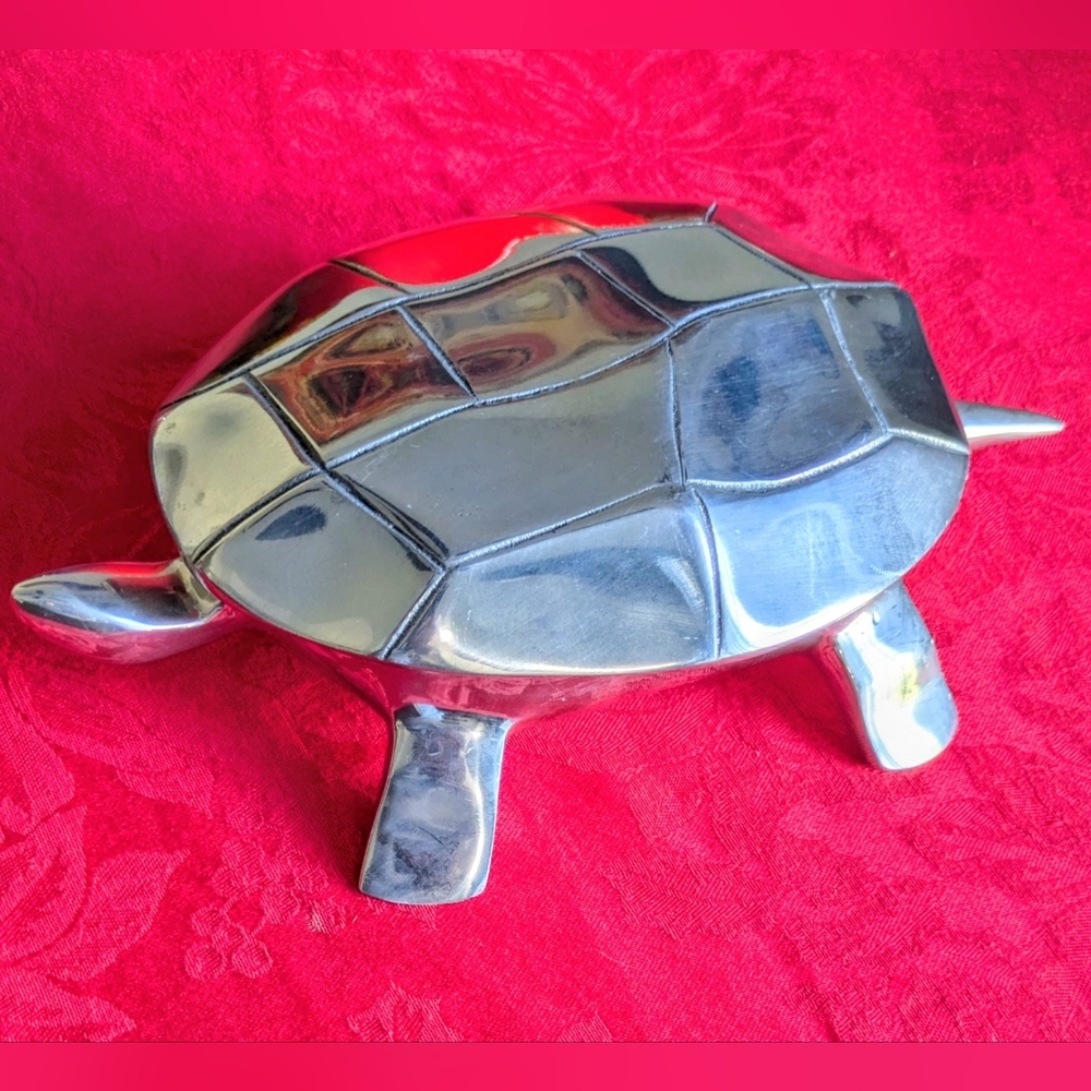 Pottery Barn Silver Tortoise Trinket Box is in excellent condition. Lidded box